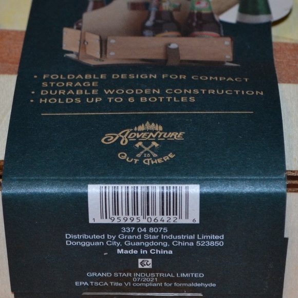 Foldable wooden beer caddy with bottle opener - NEW - Picture 4 of 11